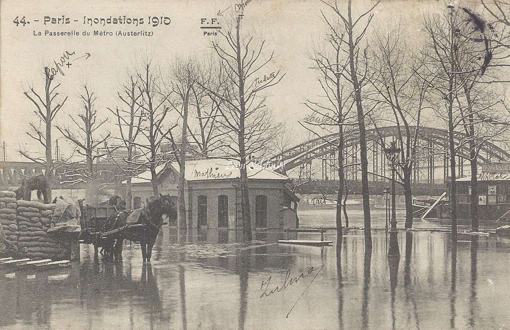 FF 44 - Inondations - La Passerelle du Metro