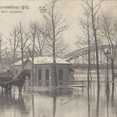 FF 44 - Inondations - La Passerelle du Metro