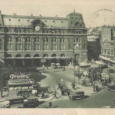 Jan 58 - La Gare Saint-Lazare et la Place du Hâvre