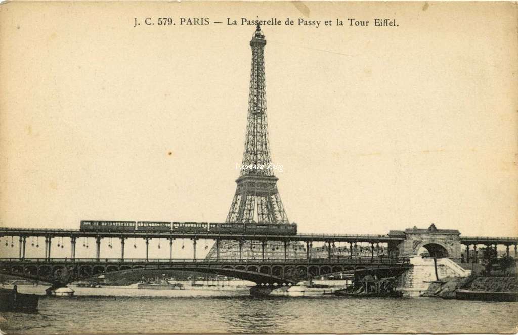 JC 579 - PARIS - La Passerelle de Passy et la Tour Eiffel