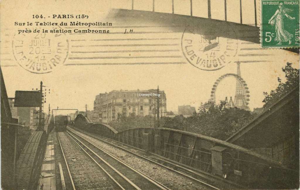 JH 104 -  PARIS (15°) - Sur le Tablier du Métropolitain près de la station Cambronne