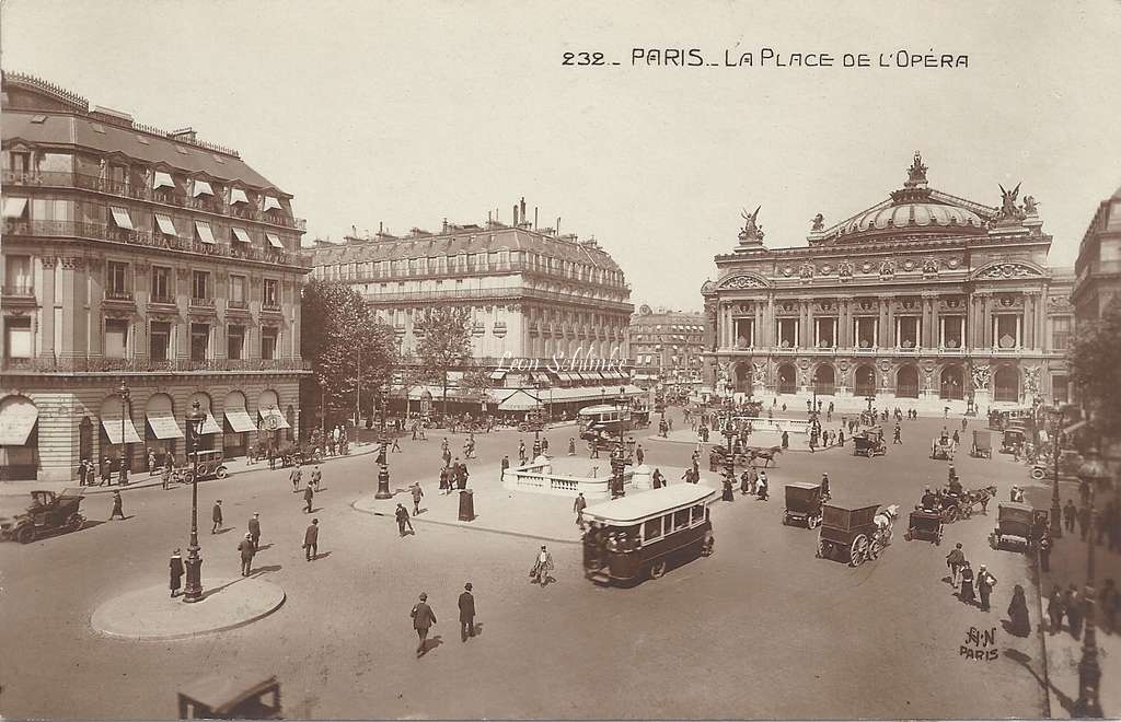 AN 232 - La Place de l'Opéra