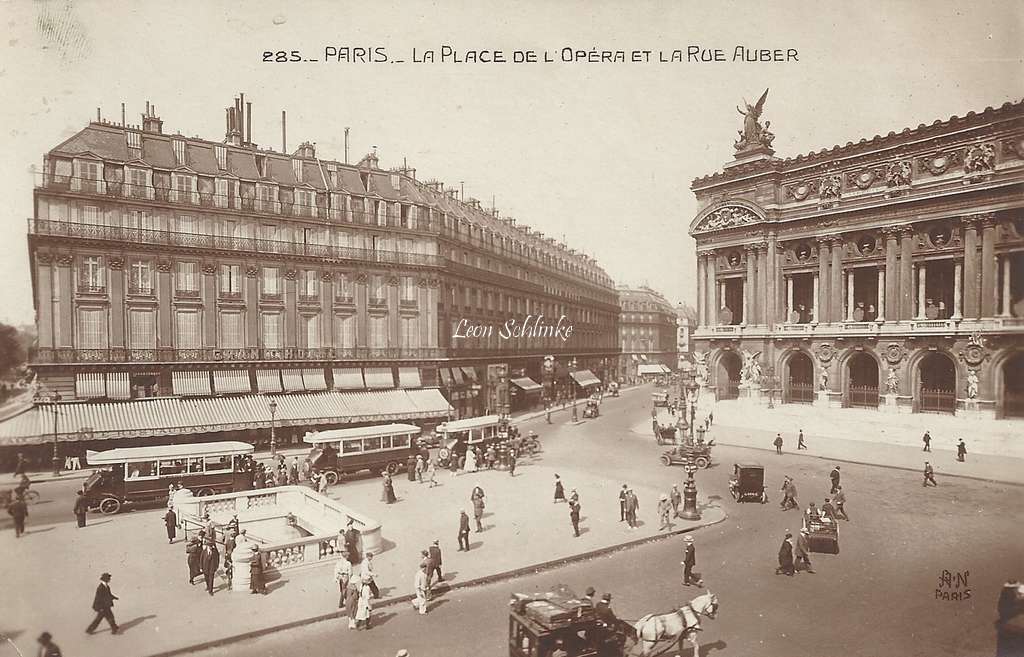 AN 285 - La Place de l'Opéra et Rue Auber