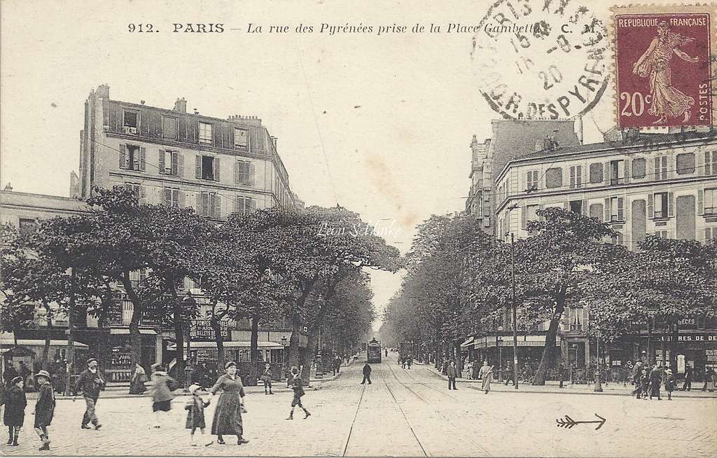 CM 912 - La Rue des Pyrénées prise de la Place Gambetta