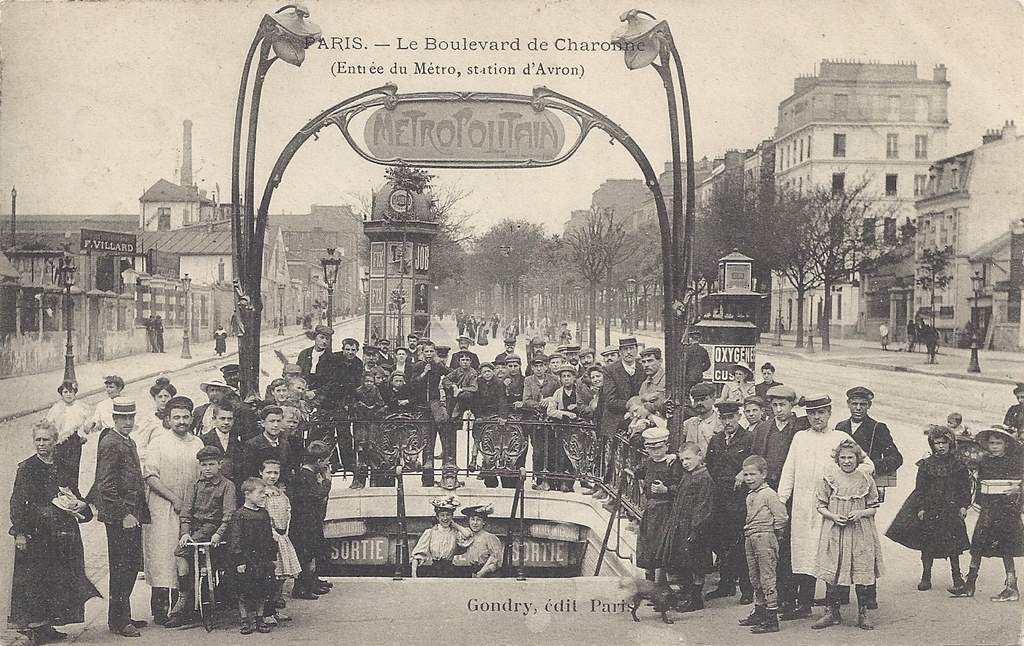 GONDRY - Le Boulevard de Charonne - Entrée du Métro, station d'Avron