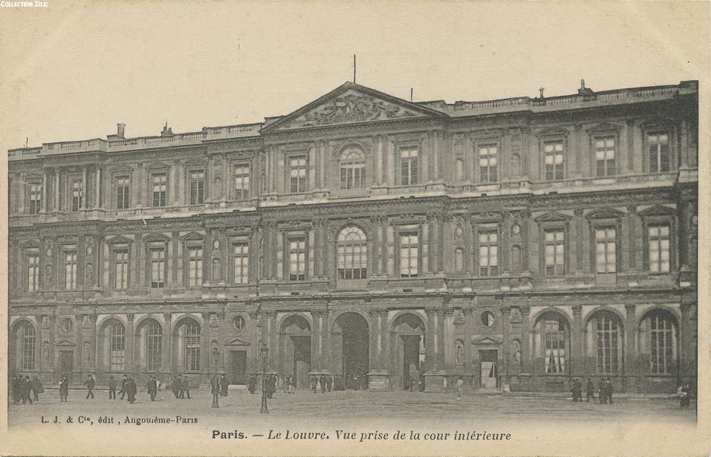 Le Louvre - Vue prise de la Cour intérieure