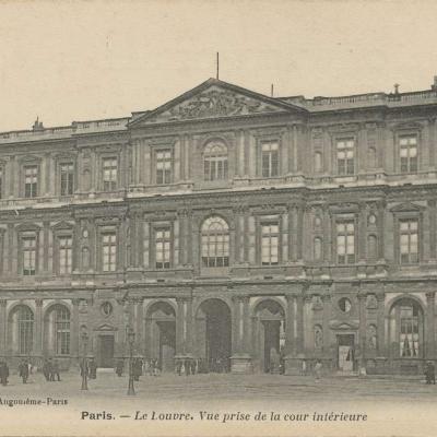 Le Louvre - Vue prise de la Cour intérieure