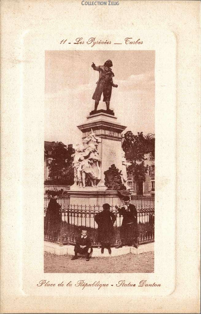 Les Pyrénées - 11 - Place de la République - Statue Danton