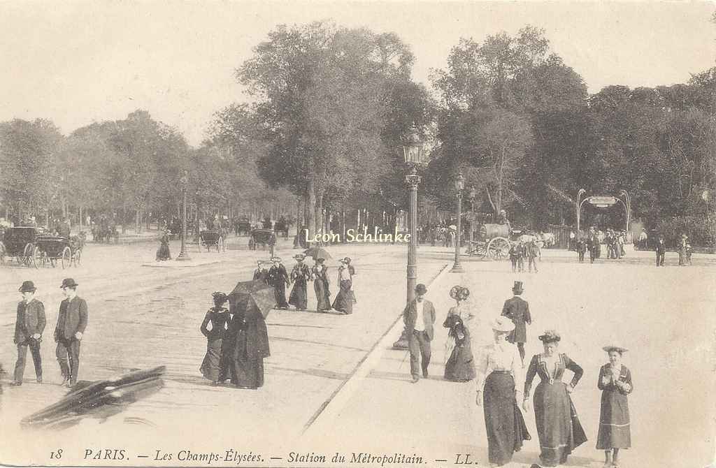 LL 18 - Les Champs Elysées. Station du Métropolitain