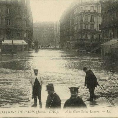 LL 226 - Inondations 1910 - A la gare Saint-Lazare