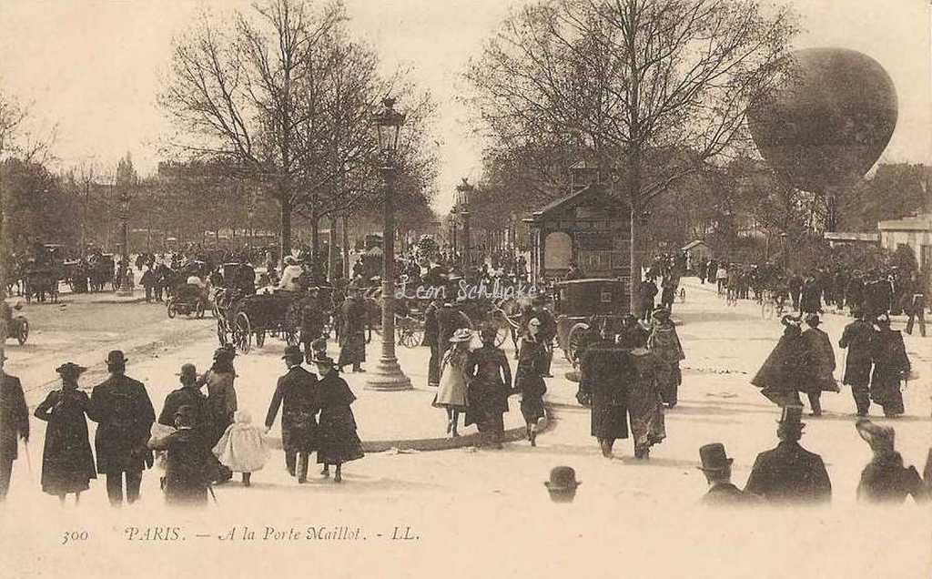 300 - PARIS - A la Porte Maillot