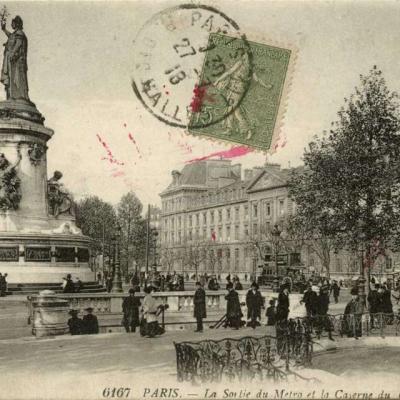 LL 6167 - PARIS - La Sortie du Métro et la Caserne du Château d'Eau