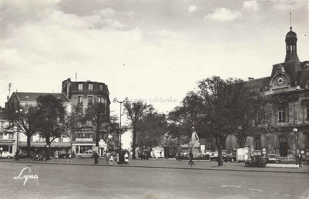 Lyna 1.375 - Saint-Ouen, la Mairie, Place de la Republique