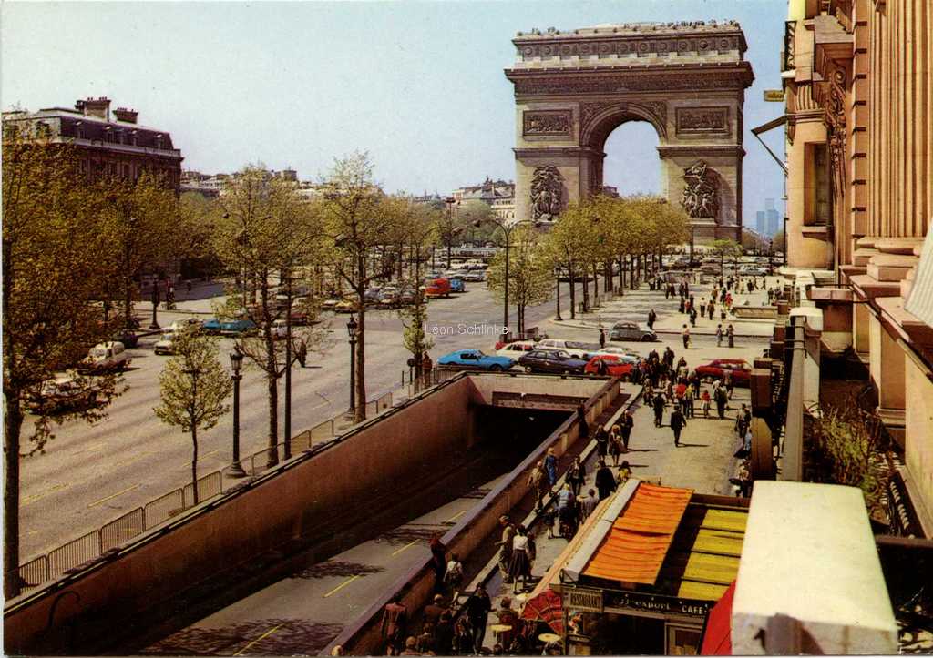 Lyna 1242 - Les Champs-Elysées et l'Arc de Triomphe