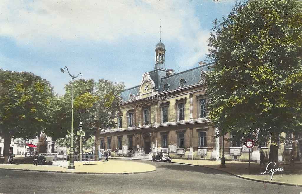 Lyna 351 - Saint-Ouen, la Mairie, place de la République