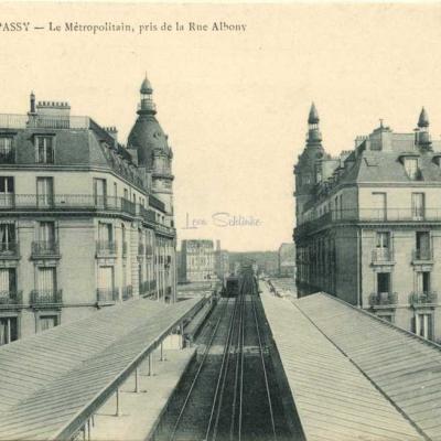 Marmuse 42 - PARIS-PASSY - Le Métropolitain, pris de la Rue Albony