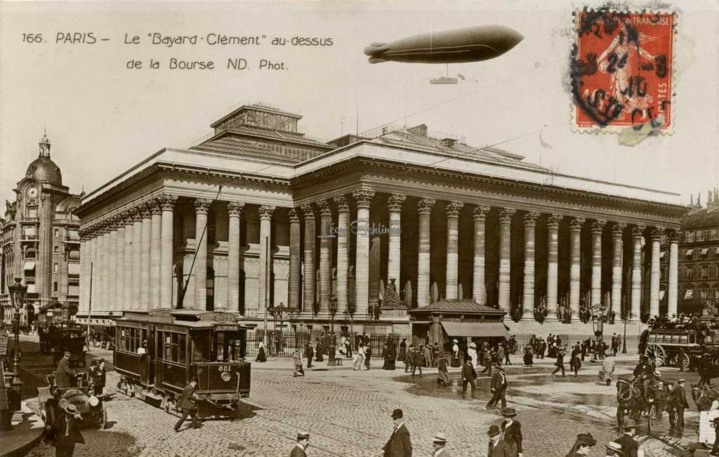 ND 166 - Le 'Bayard-Clément' au-dessus de la Bourse