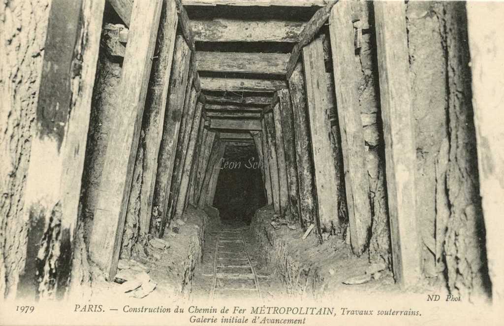 ND 1979 - Travaux souterrains, galerie initiale d'avancement