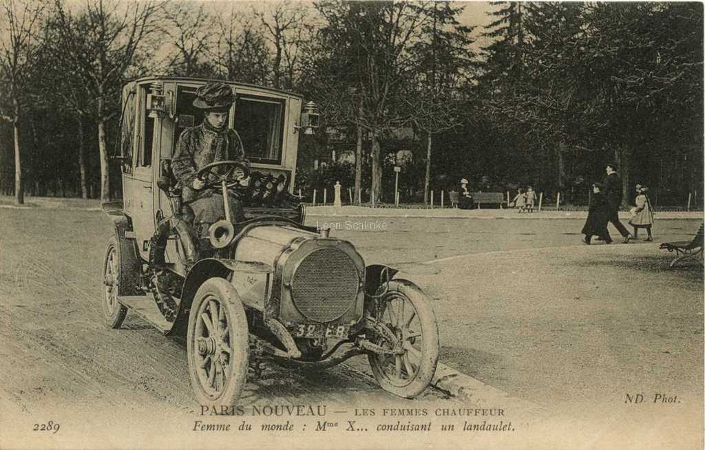 ND 2289 - Femme du monde conduisant son landaulet