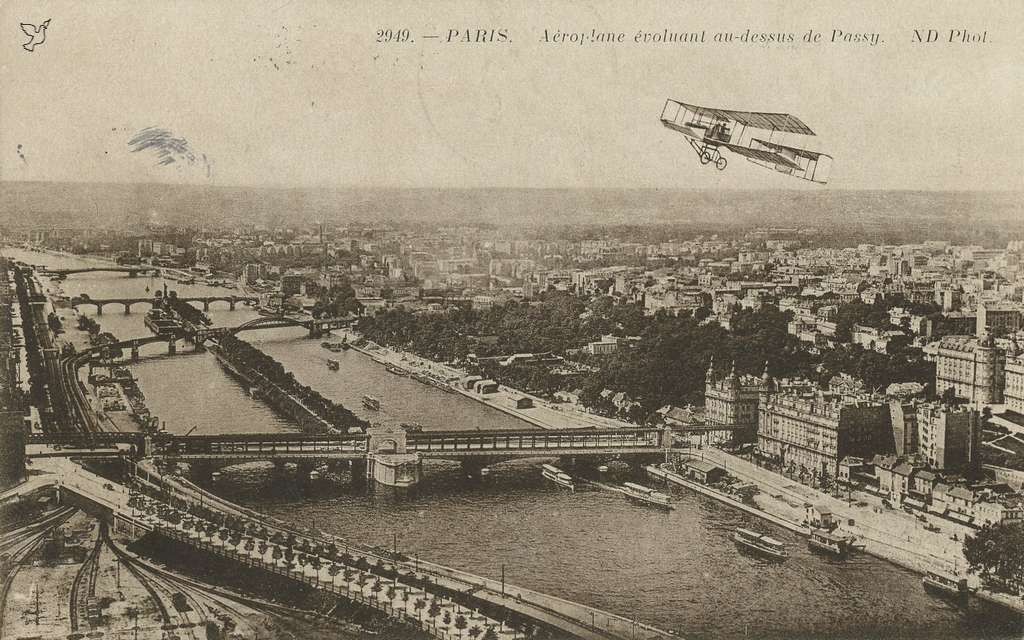 ND 2949 - PARIS - Aéroplane évoluant au-dessus de Passy