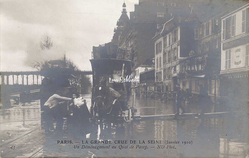 ND 43 - Inondations 1910 - Un déménagement au Quai de Passy