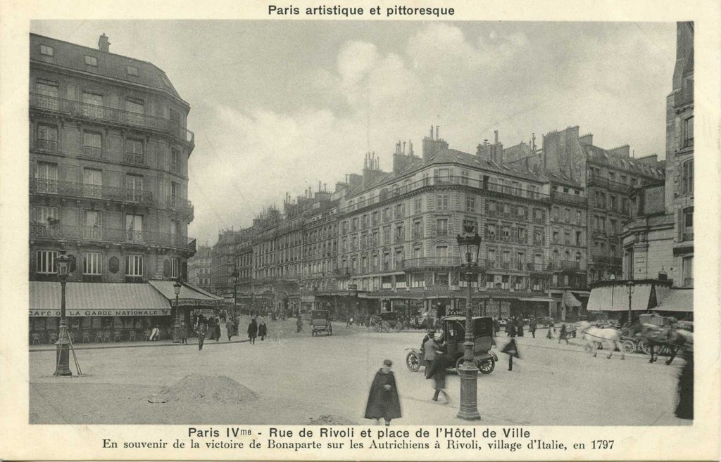 PARIS IV° - Rue de Rivoli et place de l'Hôtel de Ville