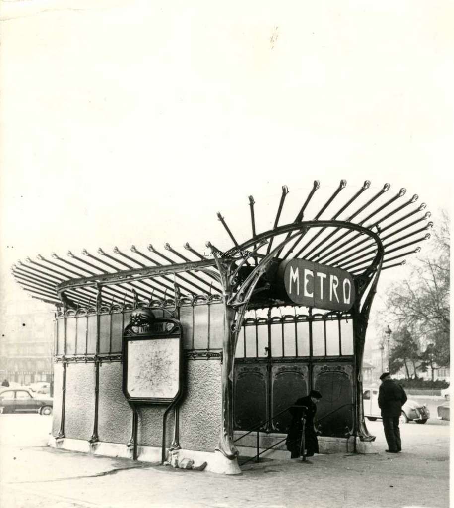 Photo - Edicule Guimard à NATION