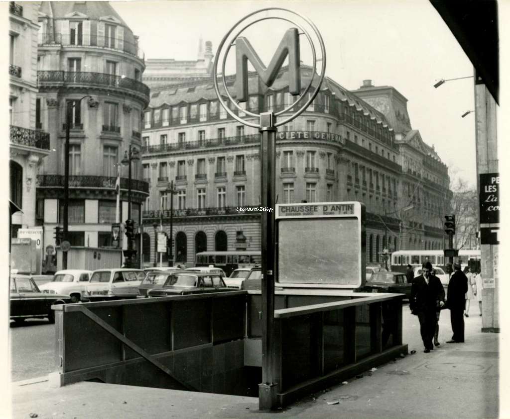 Photo - Station Chaussée d'Antin le 29 Mars 1969 - Les nouveaux entourages...