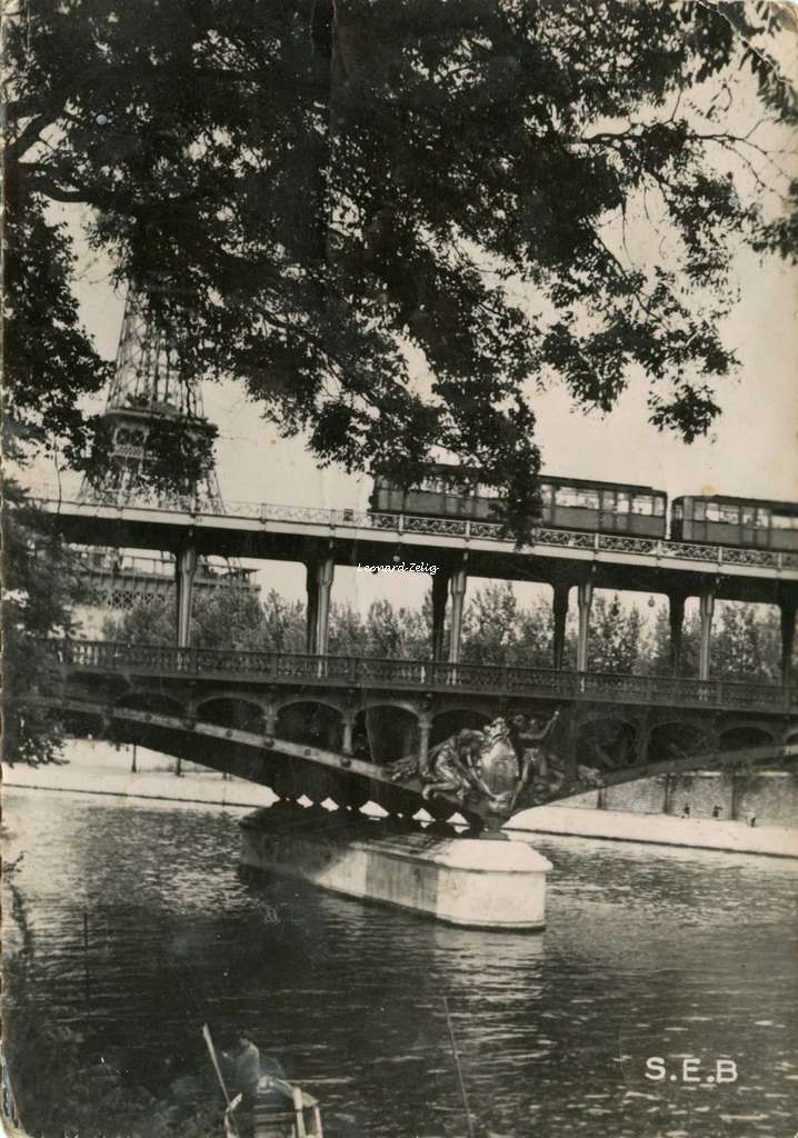 SEB  - PARIS - Le Pont de Bir-Hakeim