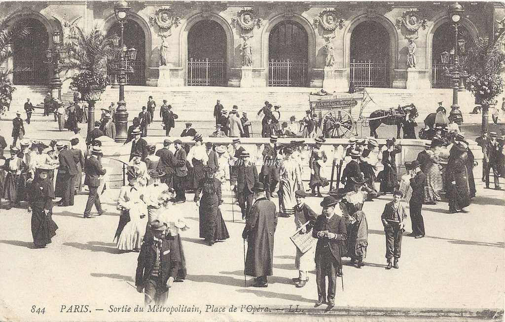 LL 844 - Sortie du Métro Place de l Opéra