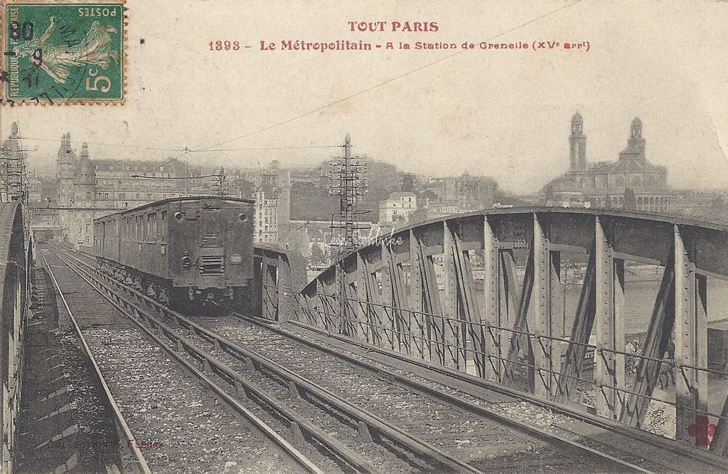 Tout Paris 1393 - Le Métropolitain - A la station de Grenelle