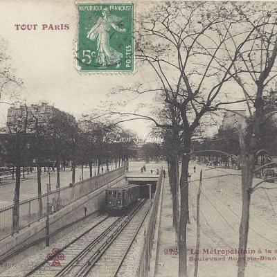 Tout Paris 976 - Le Metropolitain à la sortie du Tunnel