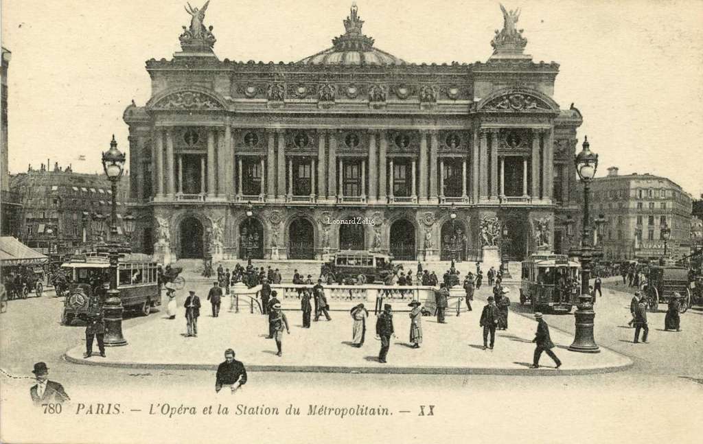 XX 780 - PARIS - L'Opéra et la Station du Métropolitain