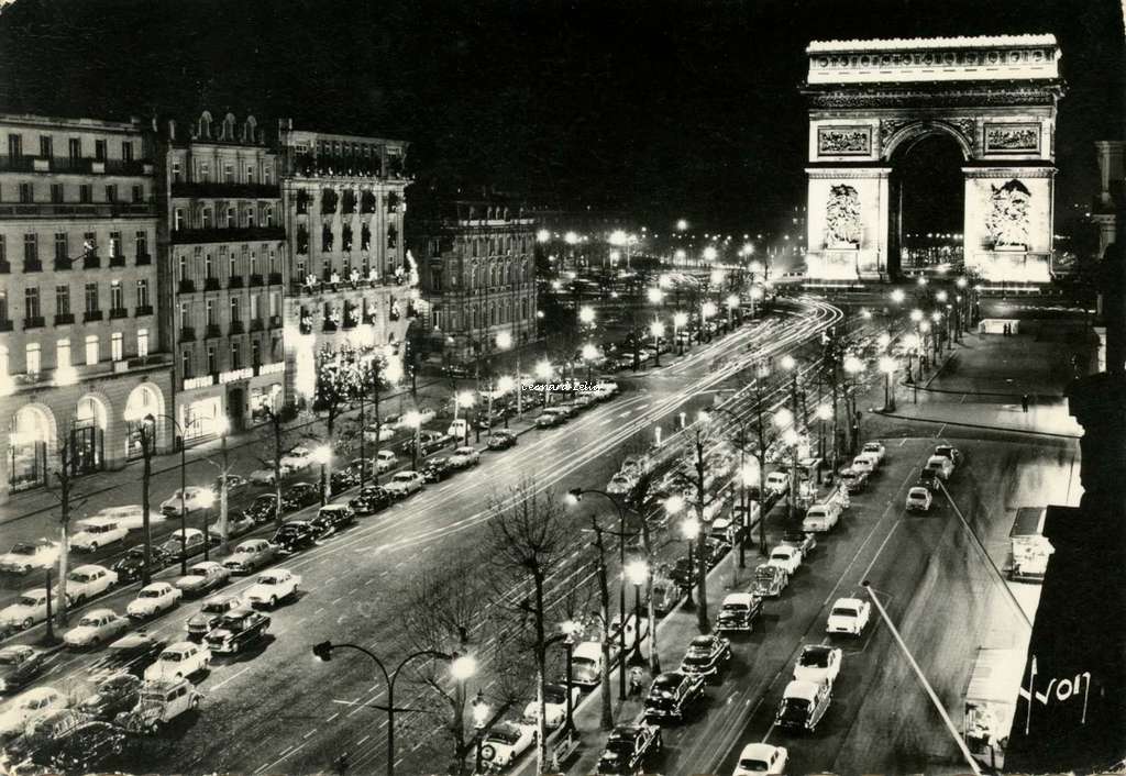 Yvon  IB 621 N - PARIS - L'Avenue des Champs-Elysées et l'Arc de Triomphe